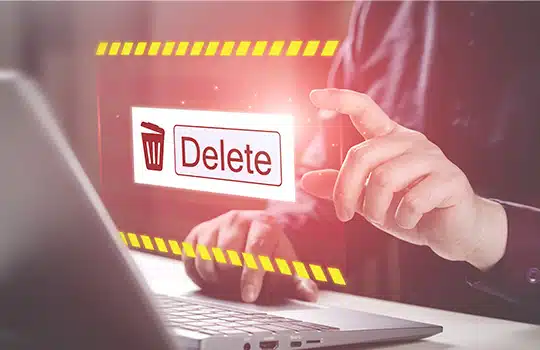 Corinthians derruba mais de 700 páginas de produtos piratas em ação do departamento jurídico