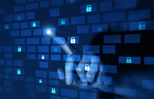 Fraudes digitais aumentam em 2025, empresas reforçam segurança